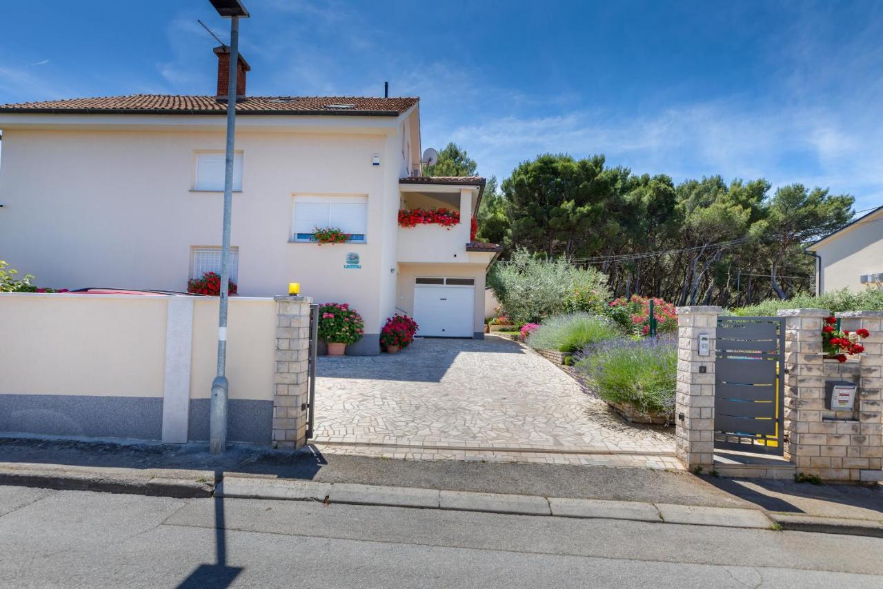 Apartments Hortensia Pula Exterior photo