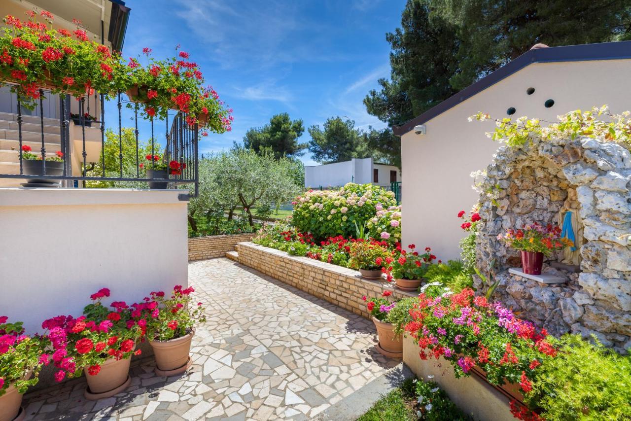 Apartments Hortensia Pula Exterior photo