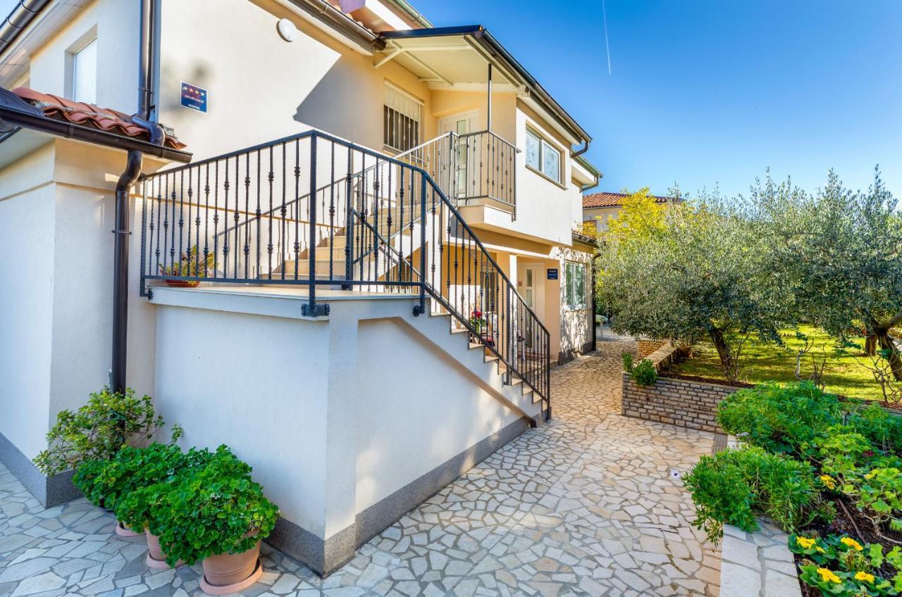Apartments Hortensia Pula Exterior photo
