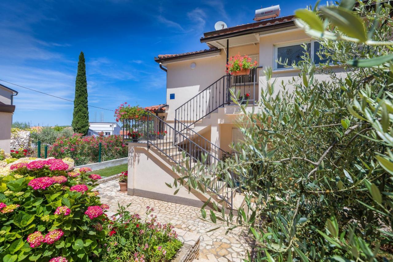 Apartments Hortensia Pula Exterior photo