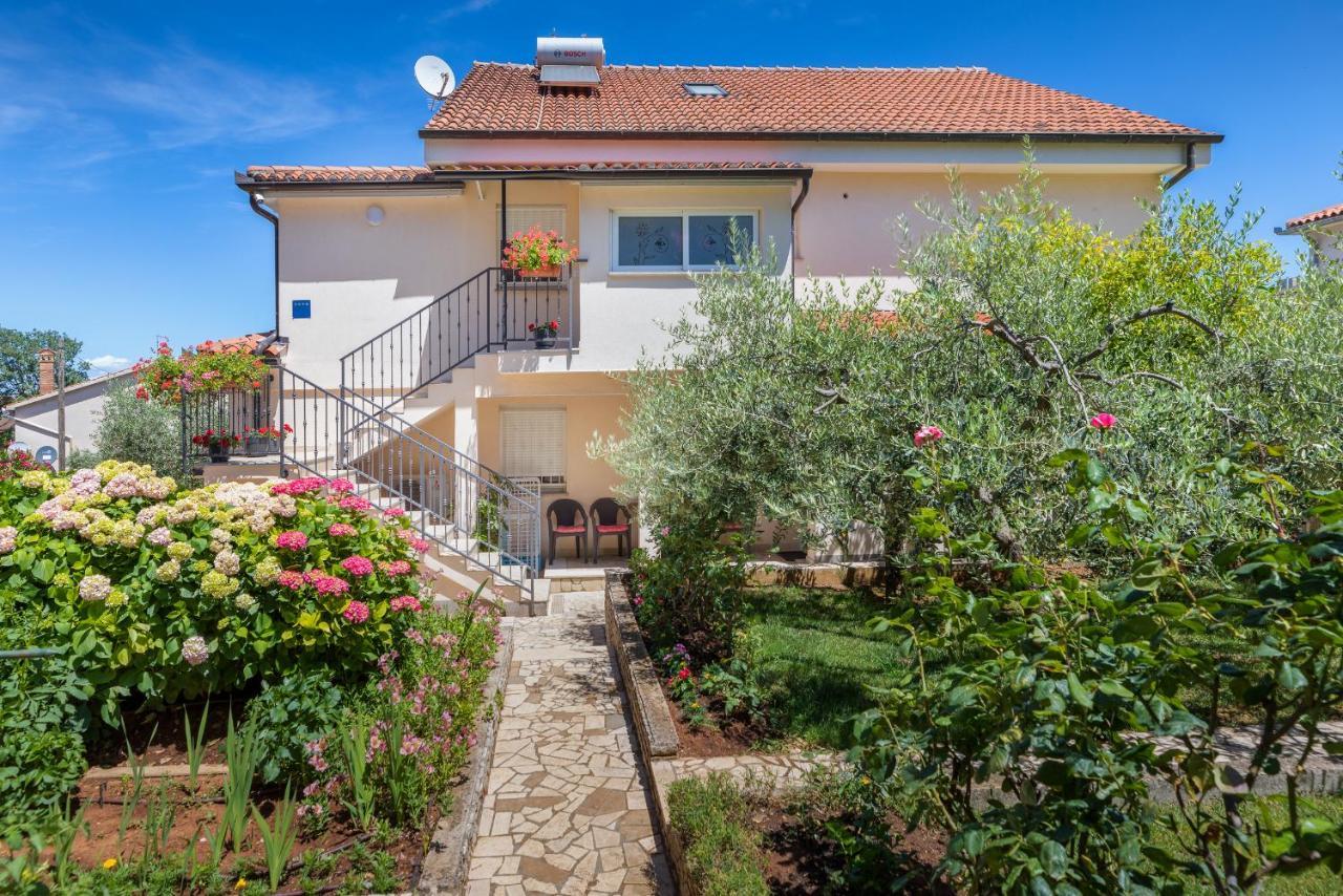 Apartments Hortensia Pula Exterior photo