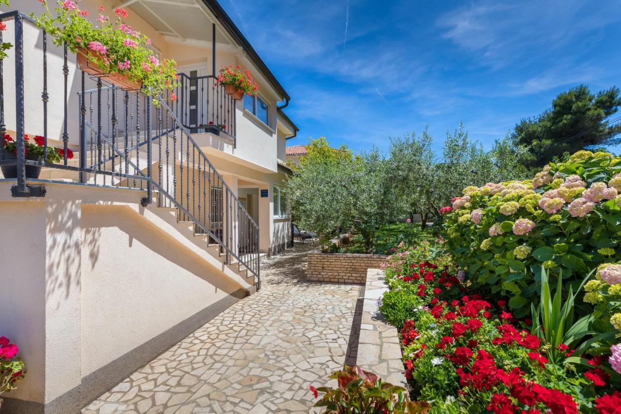 Apartments Hortensia Pula Exterior photo