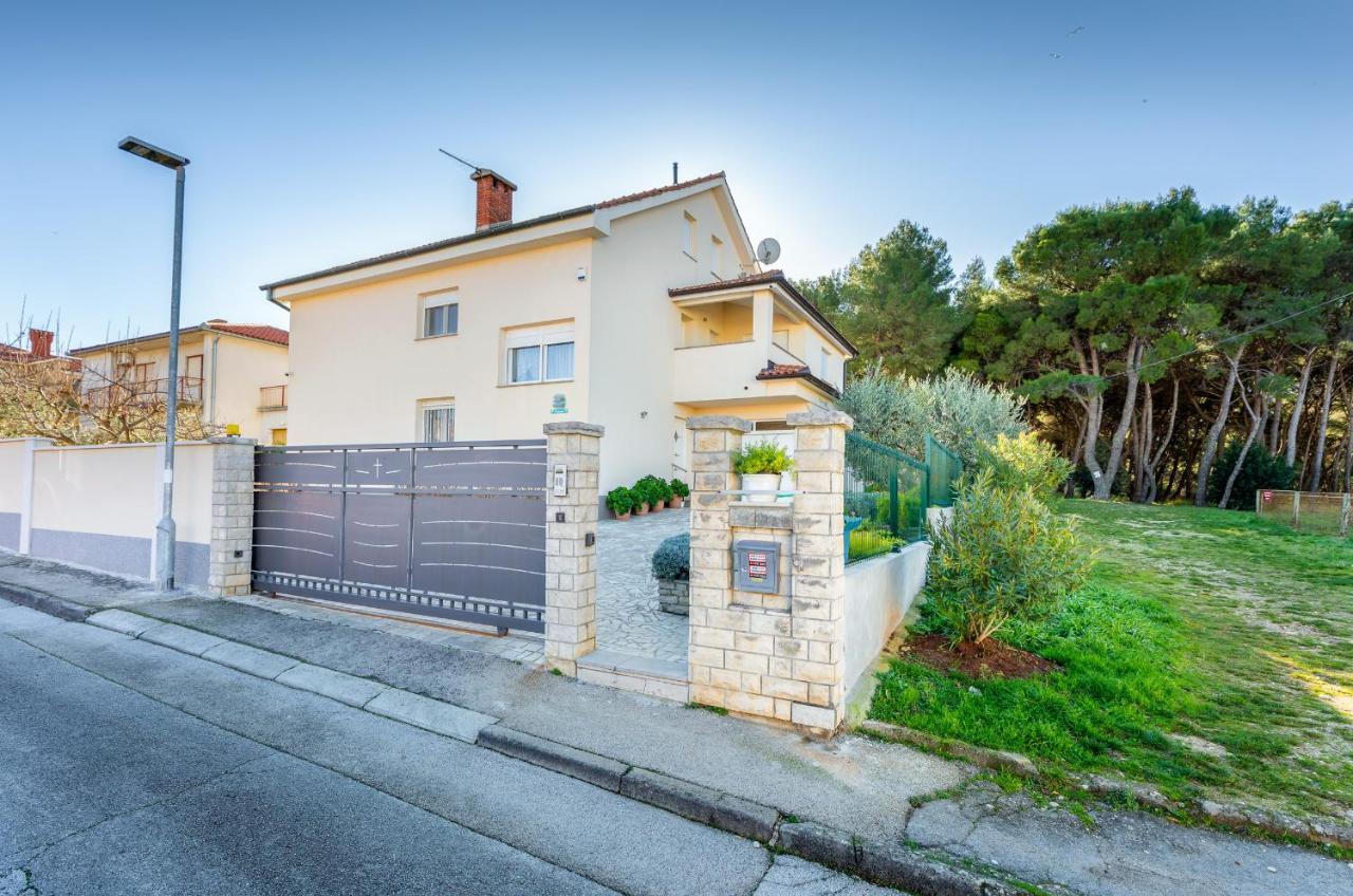Apartments Hortensia Pula Exterior photo
