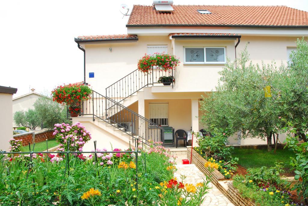 Apartments Hortensia Pula Exterior photo