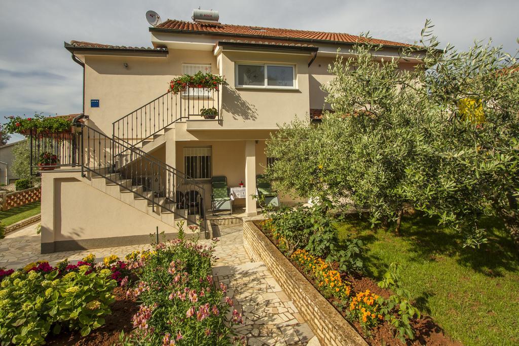 Apartments Hortensia Pula Exterior photo
