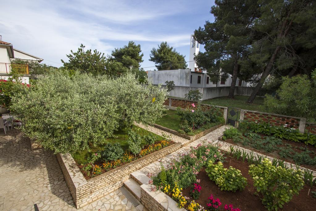 Apartments Hortensia Pula Exterior photo